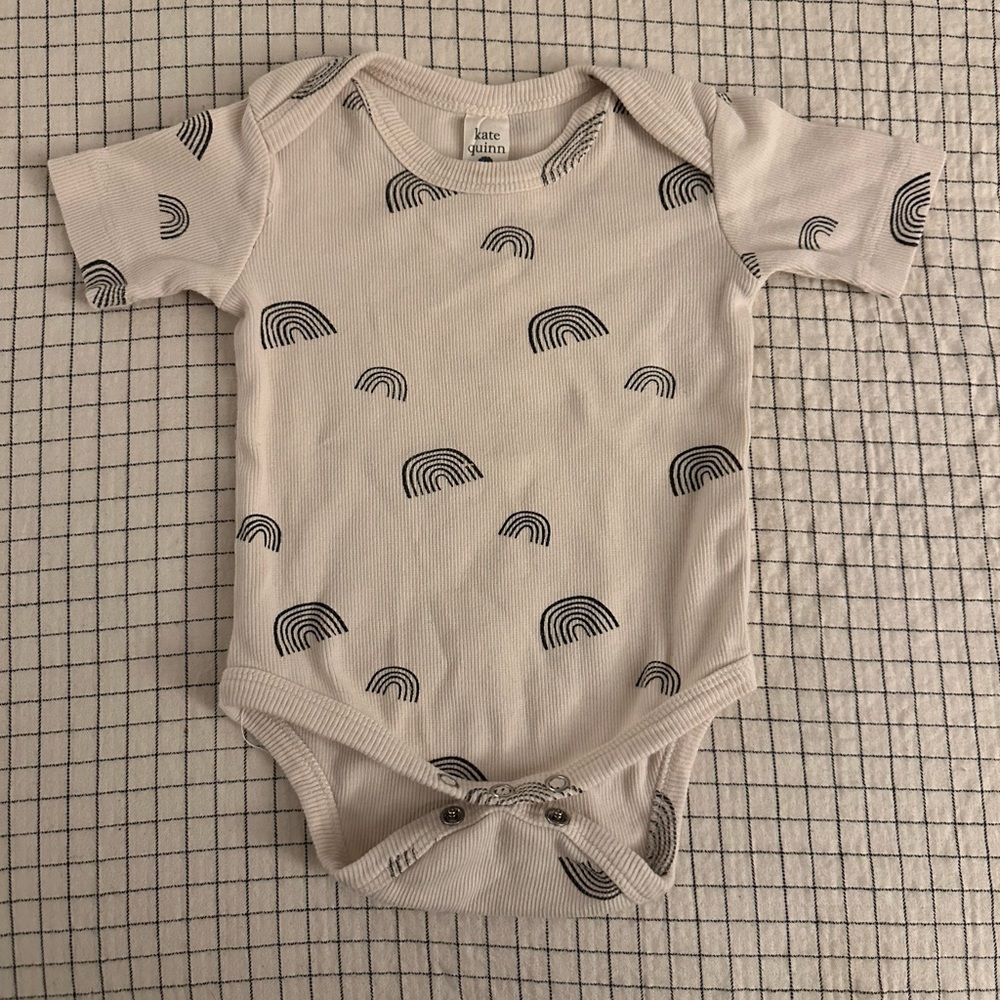 🎈5 for $25! Kate Quinn Rainbow Onesie
